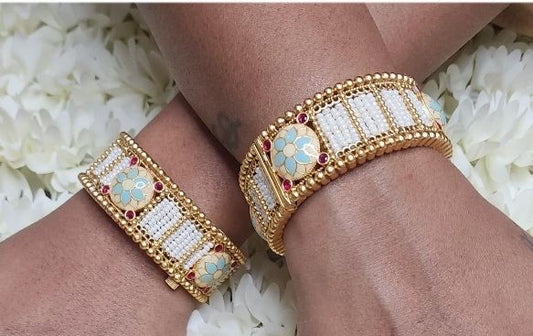 Fine Antique Polki Kundan Bangles By Chokerset Colour Gold, Plating Gold CSBG3351