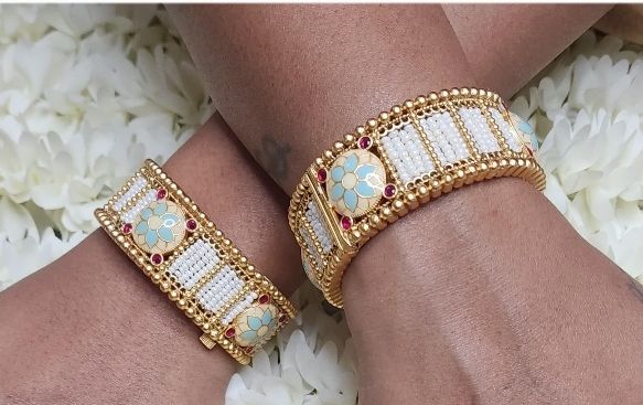 Fine Antique Polki Kundan Bangles By Chokerset Colour Gold, Plating Gold CSBG3351