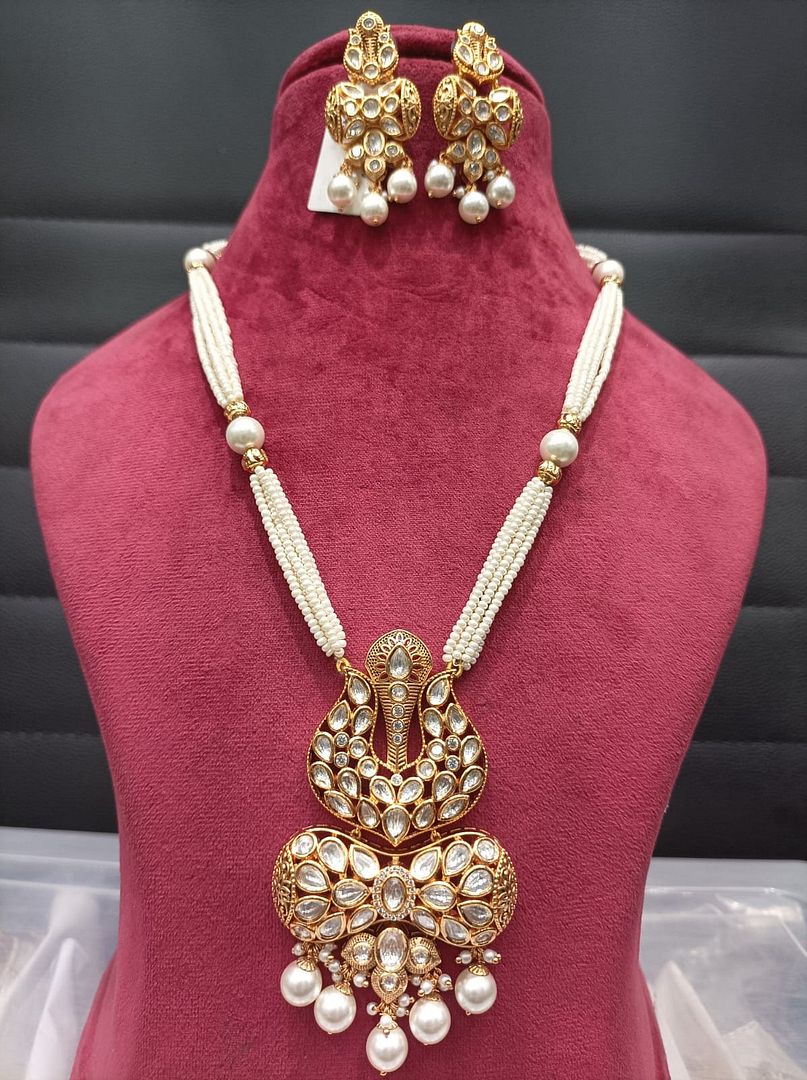 Kundan Necklace By Chokerset Colour Gold, Plating Gold CSKS4357