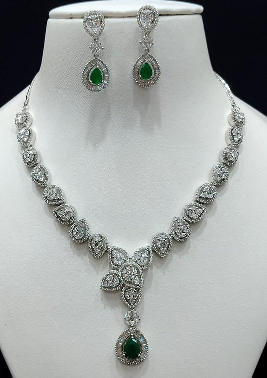 Zircon Necklace By Chokerset Colour Green, Plating Silver CSNA4459