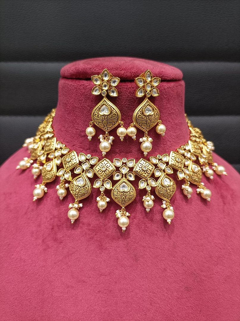Kundan Necklace By Chokerset Colour Gold, Plating Gold CSKS4351