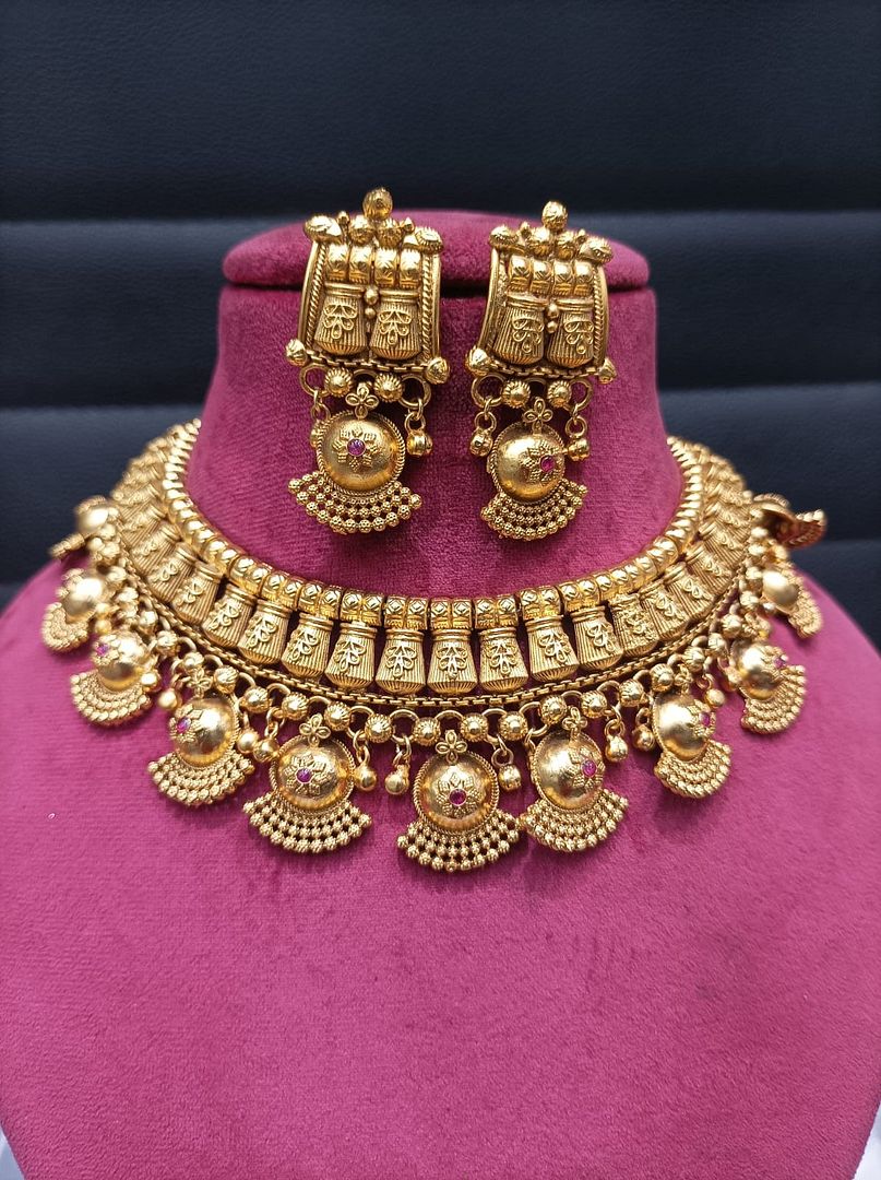 Polki Antique Necklace By Chokerset Colour Gold, Plating Gold CSKS4383