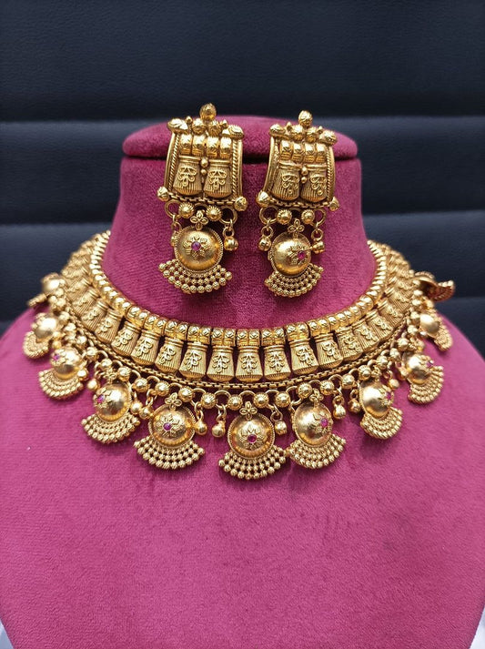 Polki Antique Necklace By Chokerset Colour Gold, Plating Gold CSKS4383