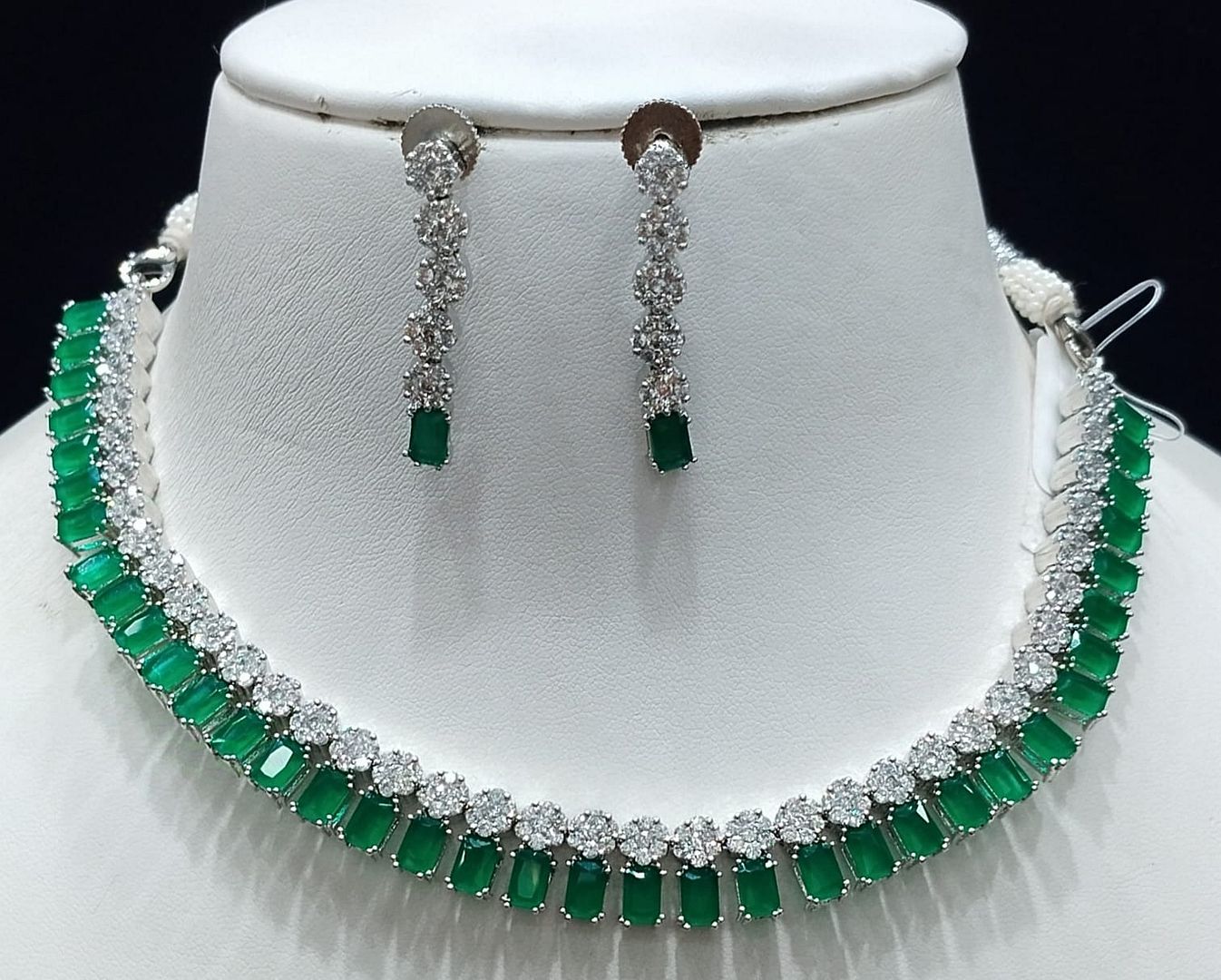 Zircon Necklace By Chokerset Colour Green, Plating Silver CSNA4452