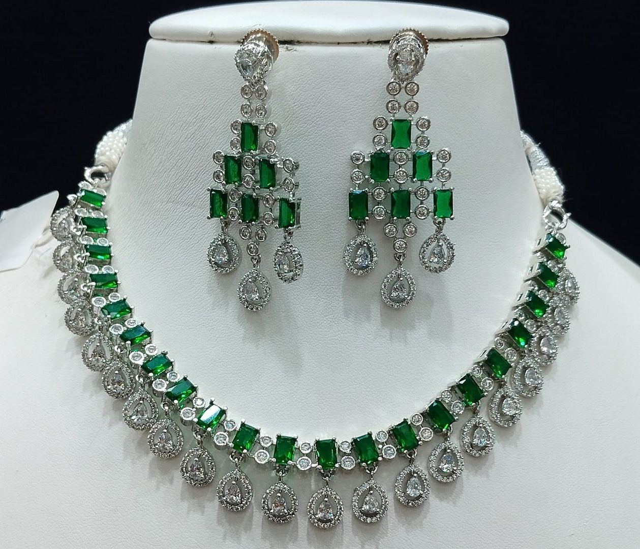 Zircon Necklace By Chokerset Colour Green, Plating Silver CSNA4456