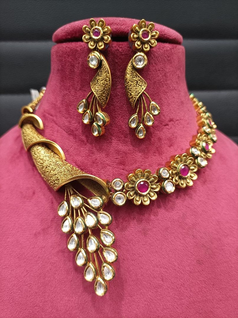 Kundan Necklace By Chokerset Colour Ruby, Plating Gold CSKS4356