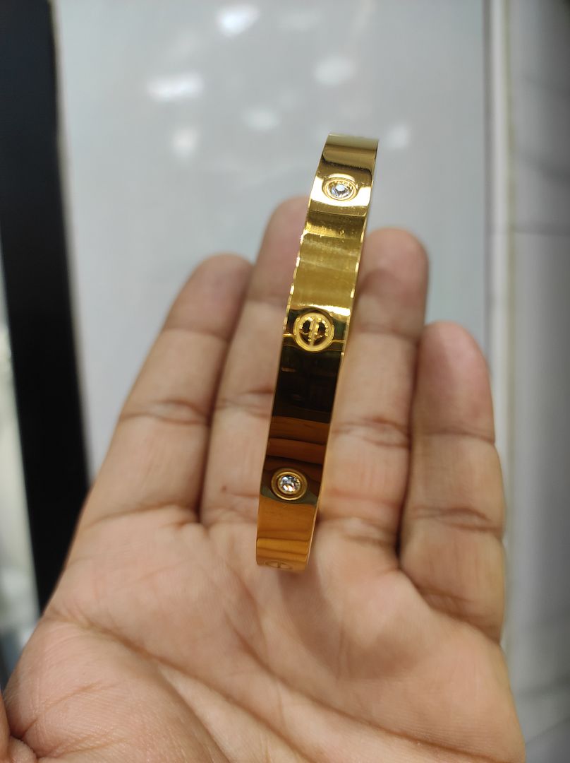 Big Size Openabe Oval Bracelet Free Size By Chokerset Colour Gold, Plating Gold CSBB3367