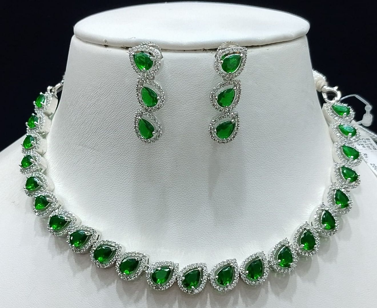Zircon Necklace By Chokerset Colour Green, Plating Silver CSNA4451