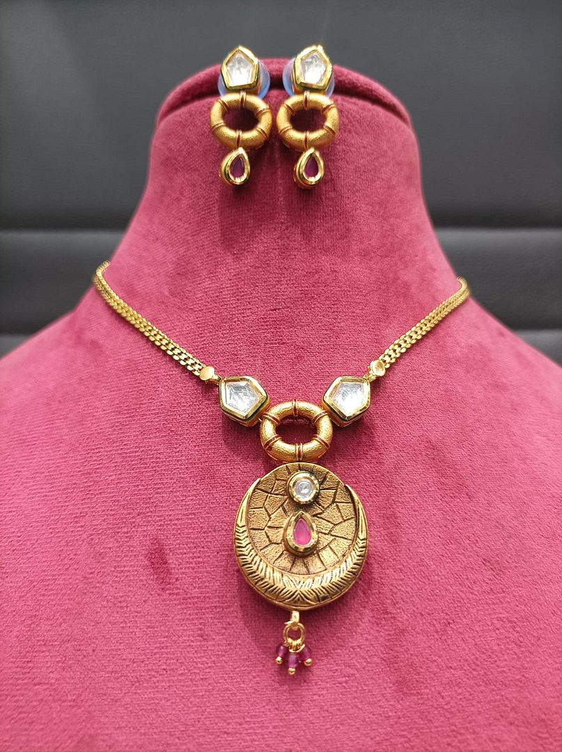 Kundan Necklace By Chokerset Colour Ruby, Plating Gold CSKS4371