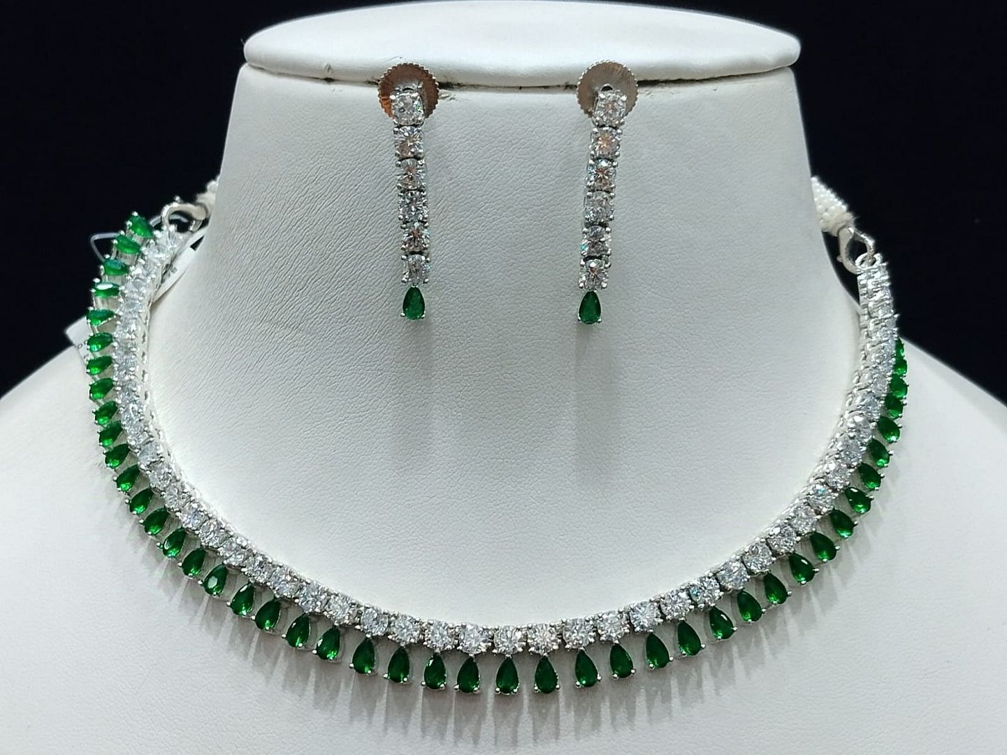 Zircon Necklace By Chokerset Colour Green, Plating Silver CSNA4453