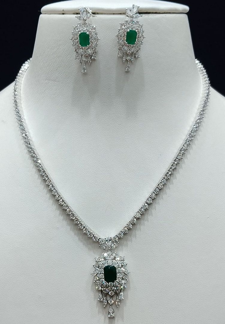 Zircon Necklace By Chokerset Colour Green, Plating Silver CSNA4462