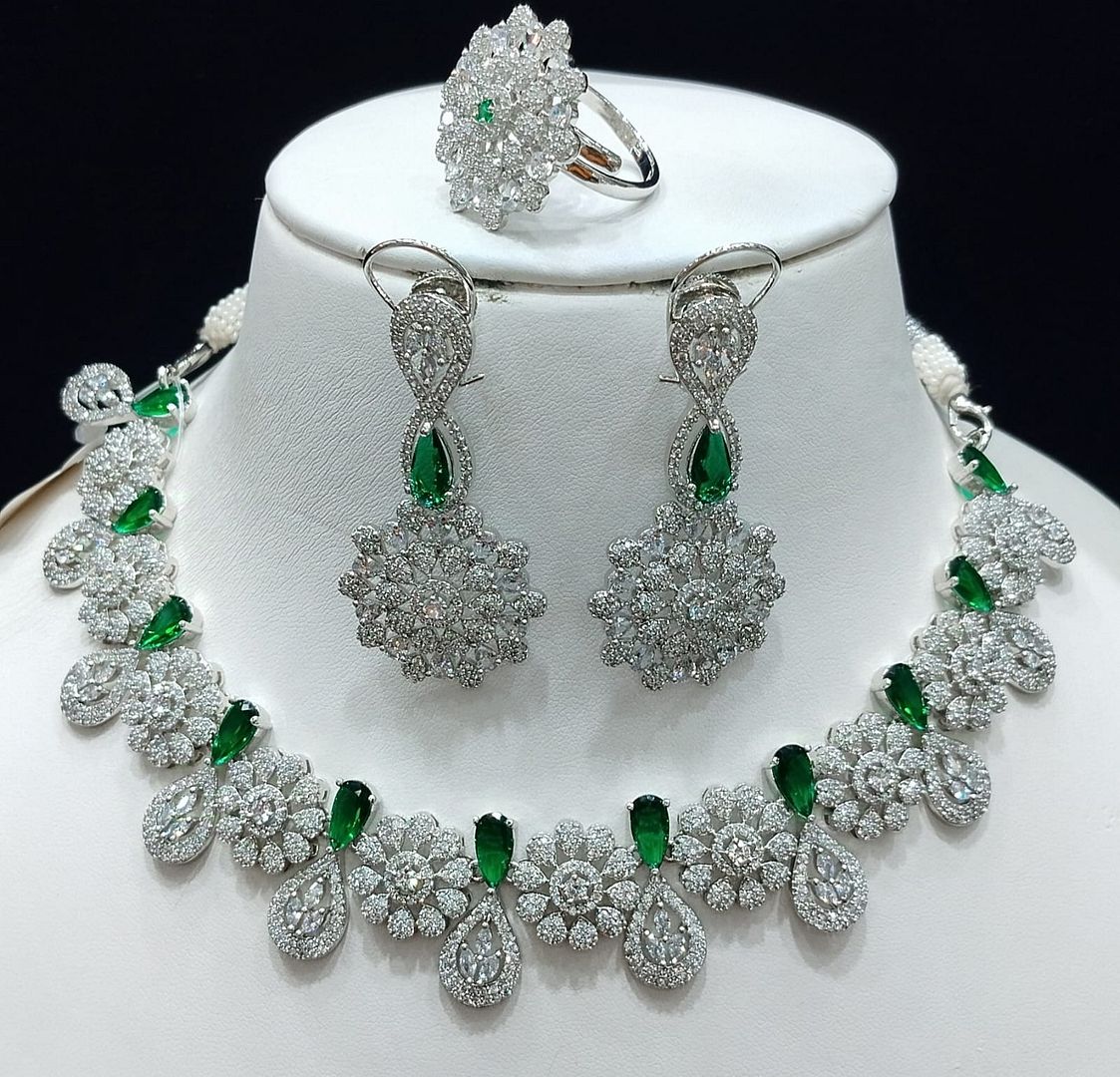 Zircon Necklace By Chokerset Colour Green, Plating Silver CSNA4463