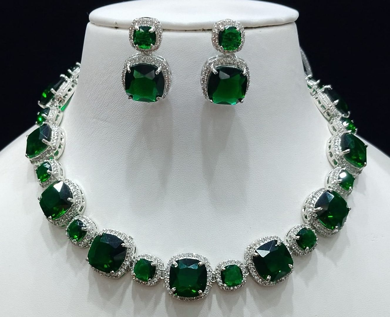Zircon Necklace By Chokerset Colour Green, Plating Silver CSNA4458