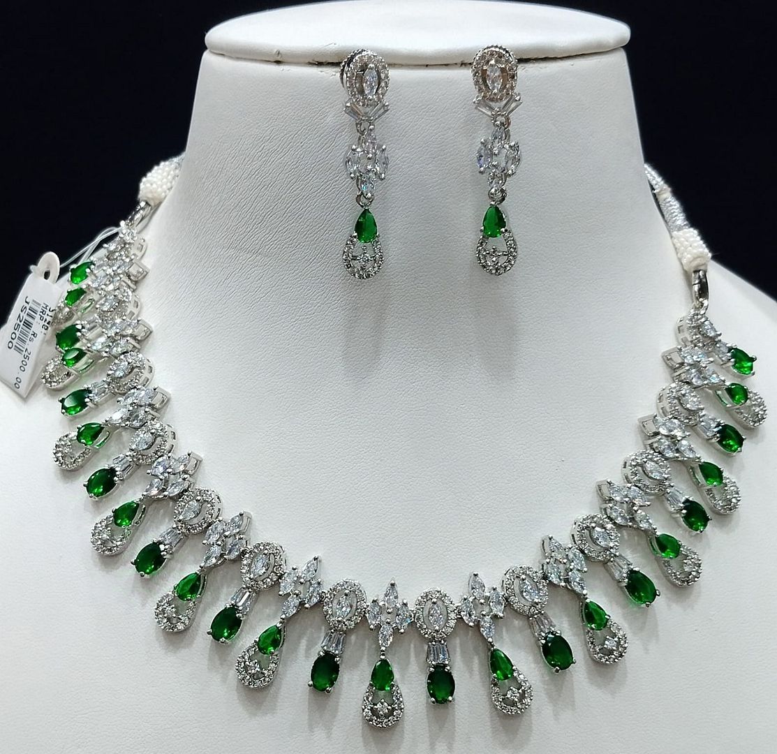 Zircon Necklace By Chokerset Colour Green, Plating Silver CSNA4464