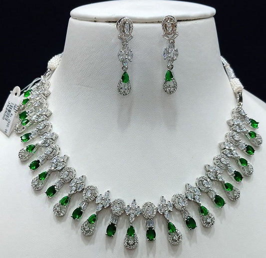 Zircon Necklace By Chokerset Colour Green, Plating Silver CSNA4464