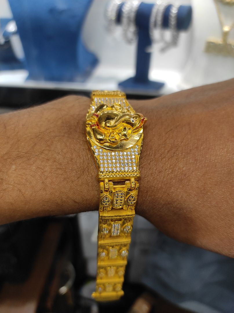 200 Milligram Gold Forming Bracelet By Chokerset WAB509