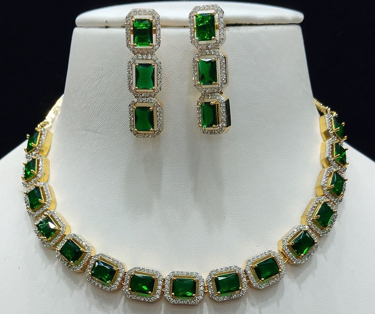 Zircon Necklace By Chokerset Colour Green, Plating Gold CSNA4444