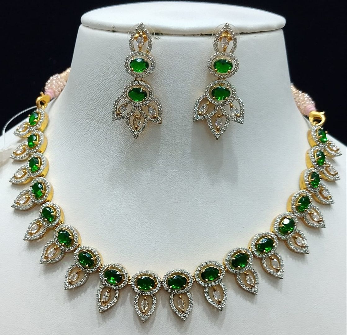 Zircon Necklace By Chokerset Colour Green, Plating Gold CSNA4443