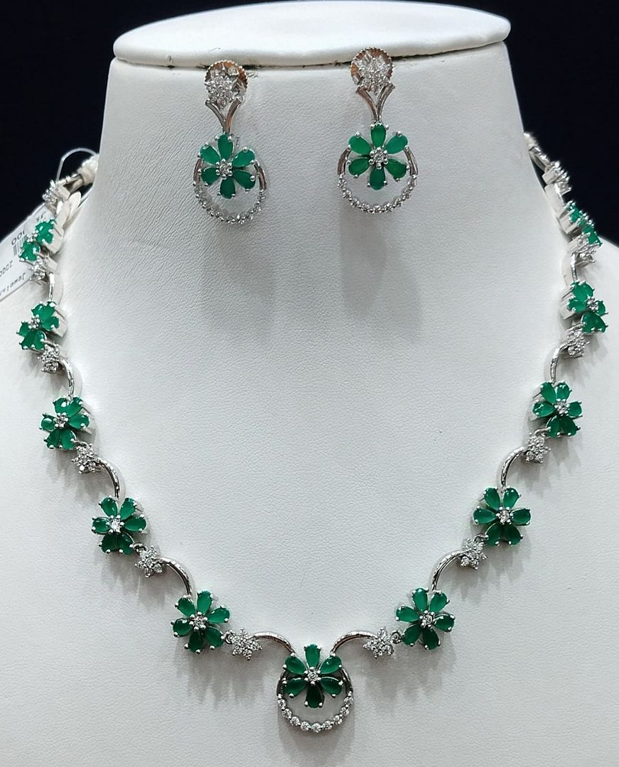 Zircon Necklace By Chokerset Colour Green, Plating Silver CSNA4455