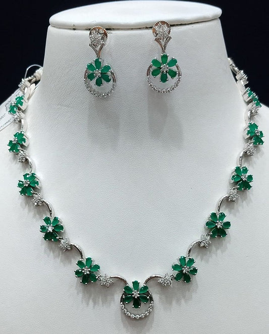 Zircon Necklace By Chokerset Colour Green, Plating Silver CSNA4455
