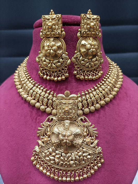 Polki Antique Necklace By Chokerset Colour Gold, Plating Gold CSKS4388