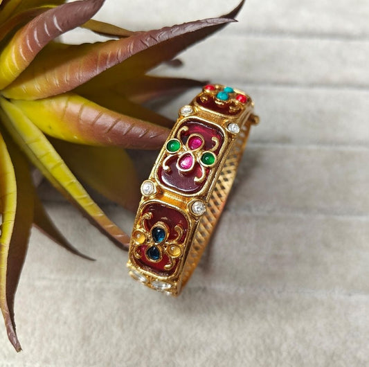 Fine Antique Polki Kundan Single Bangle By Chokerset Colour Gold, Plating Gold CSBG3353