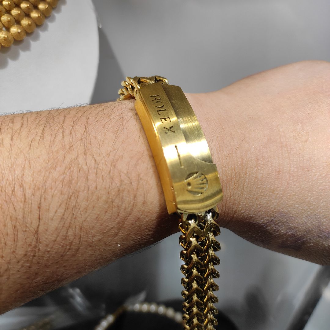 200 Milligram Gold Forming Bracelet By Chokerset WAB650