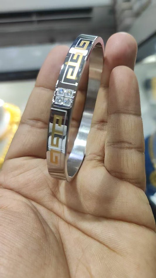 Two Tone Plated Oval Shape Openable Free Size Bracelet For Men And Women CT204309