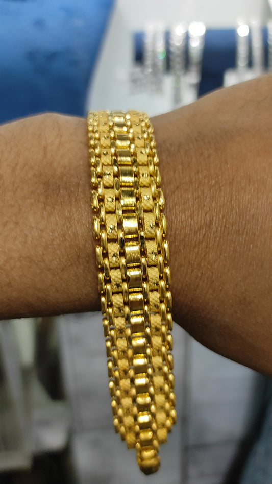 200 Milligram Gold Forming Bracelet By Chokerset WAB542
