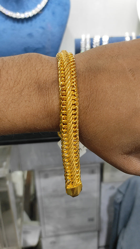 200 Milligram Gold Forming Bracelet By Chokerset WAB544