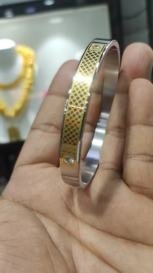 Two Tone Plated Oval Shape Openable Free Size Bracelet For Men And Women CT204250