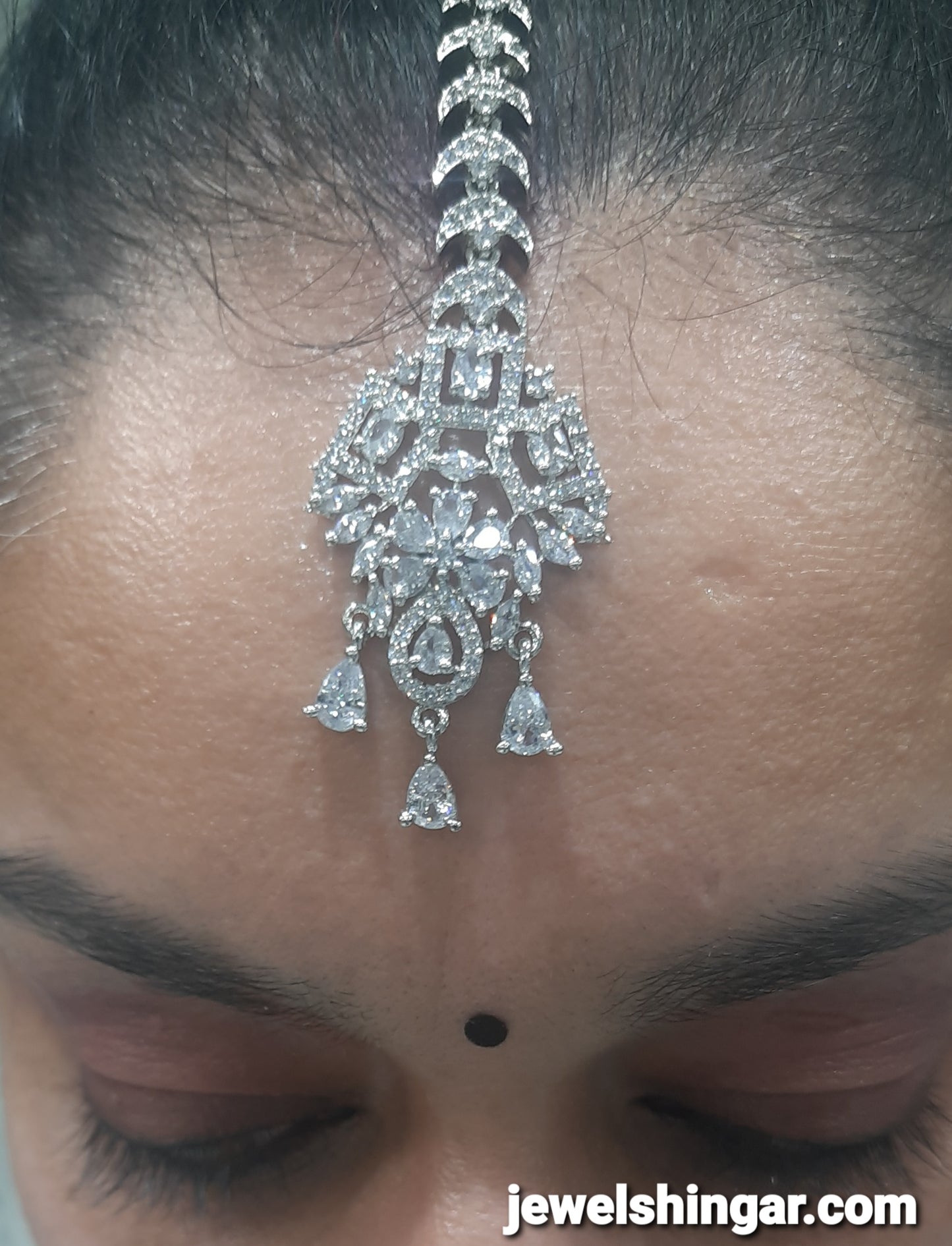 JEWELSHINGAR FINE ZIRCON SILVER PLATED DIAMOND LOOKING NECKLACE SET IN CHOKER STYLE WITH EARRINGS AND MAANGTIKKA FOR GIRLS
(234009JS)