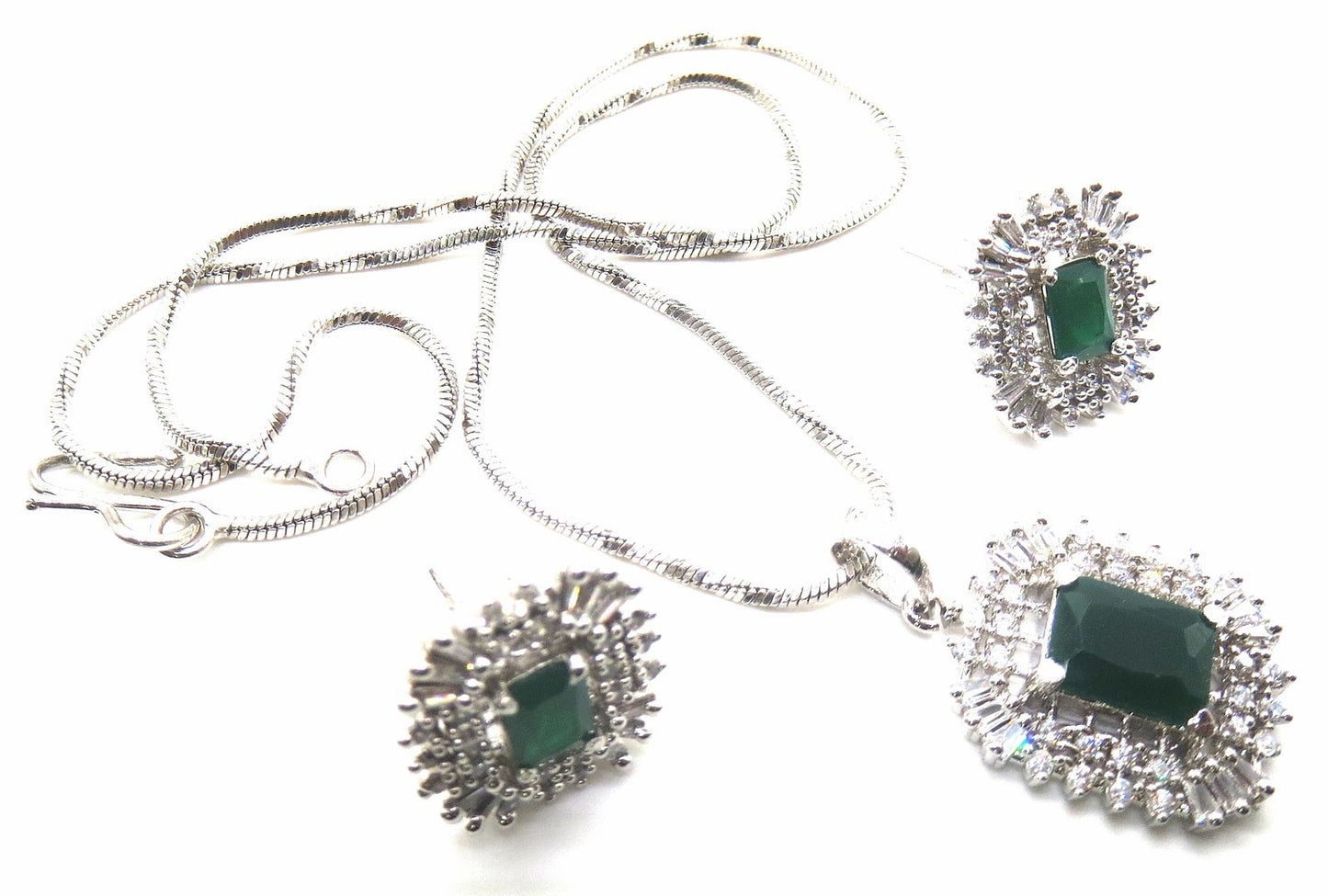 Jewelshingar Jewellery Green Colour Pendant Set For Women ( 54468PSD )