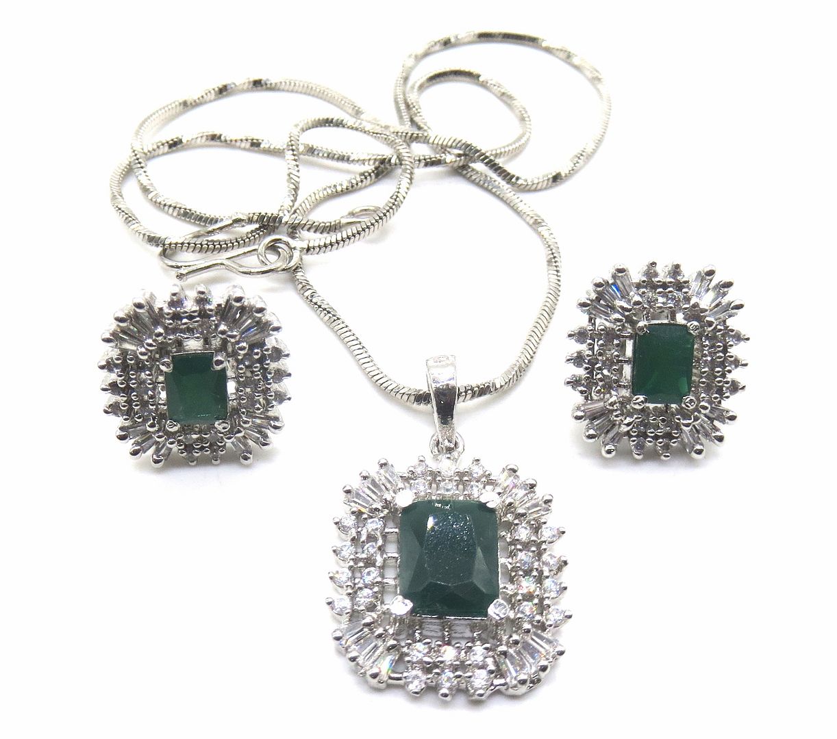 Jewelshingar Jewellery Green Colour Pendant Set For Women ( 54468PSD )