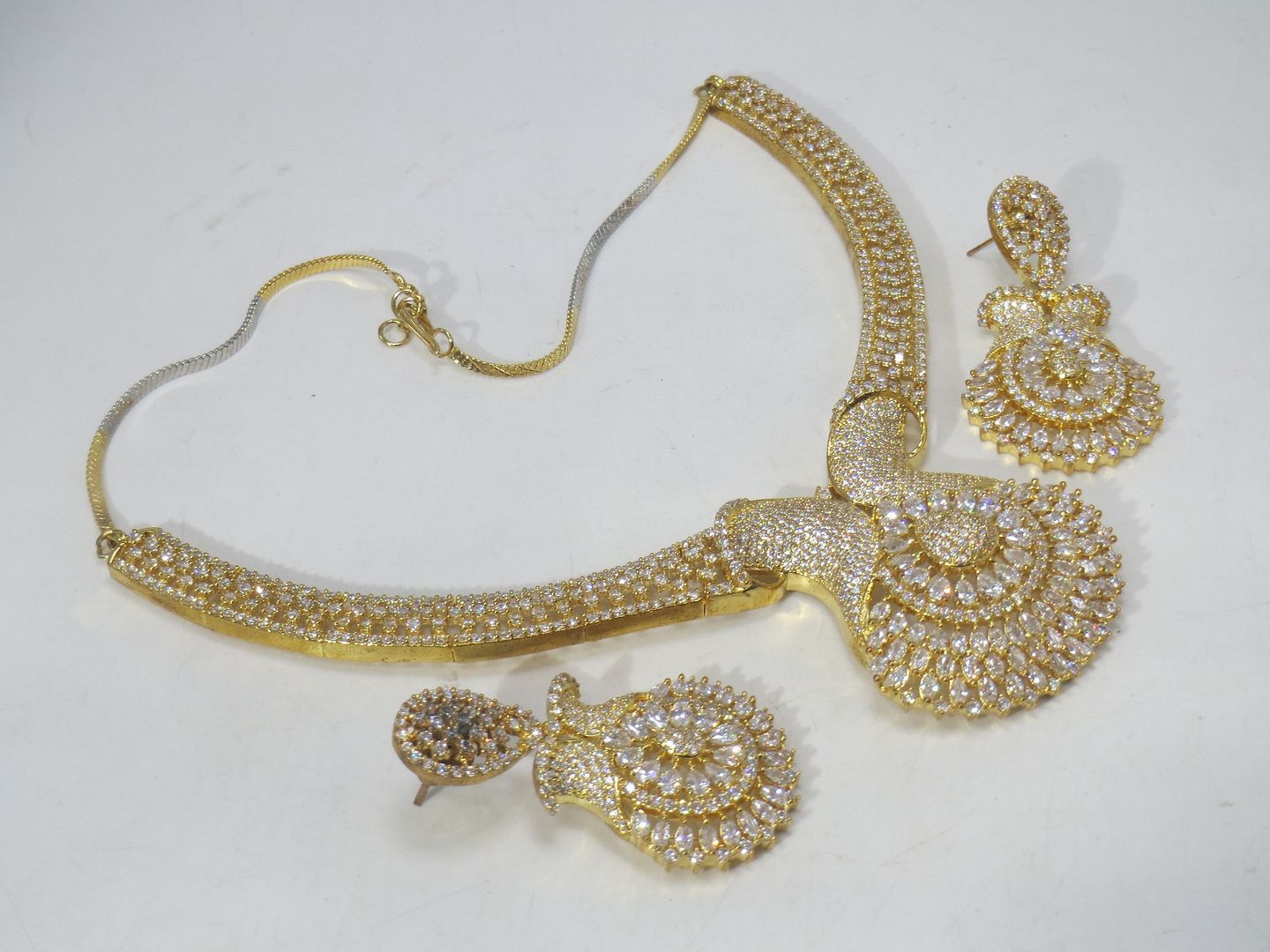 Jewelshingar Jewellery Fine American Diamond Gold Plated Clear Colour Necklace For Women ( 60739NAD )