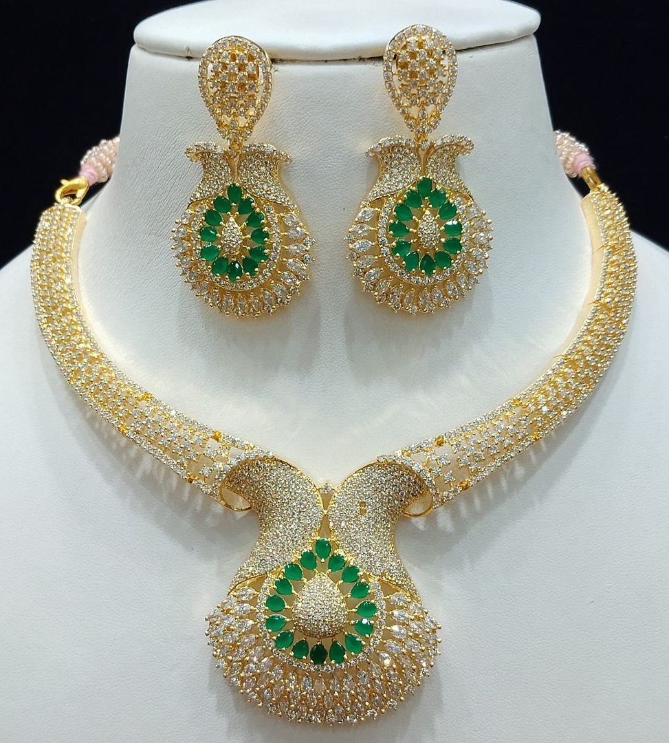 Zircon Necklace By Chokerset Colour Green, Plating Gold CSNA4446
