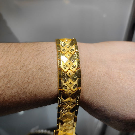 200 Milligram Gold Forming Bracelet By Chokerset WAB610