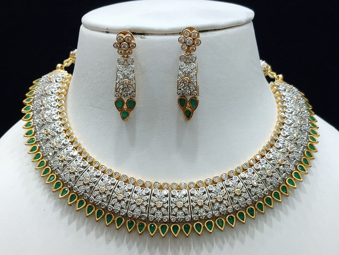 Zircon Necklace By Chokerset Colour Green, Plating Gold CSNA4450