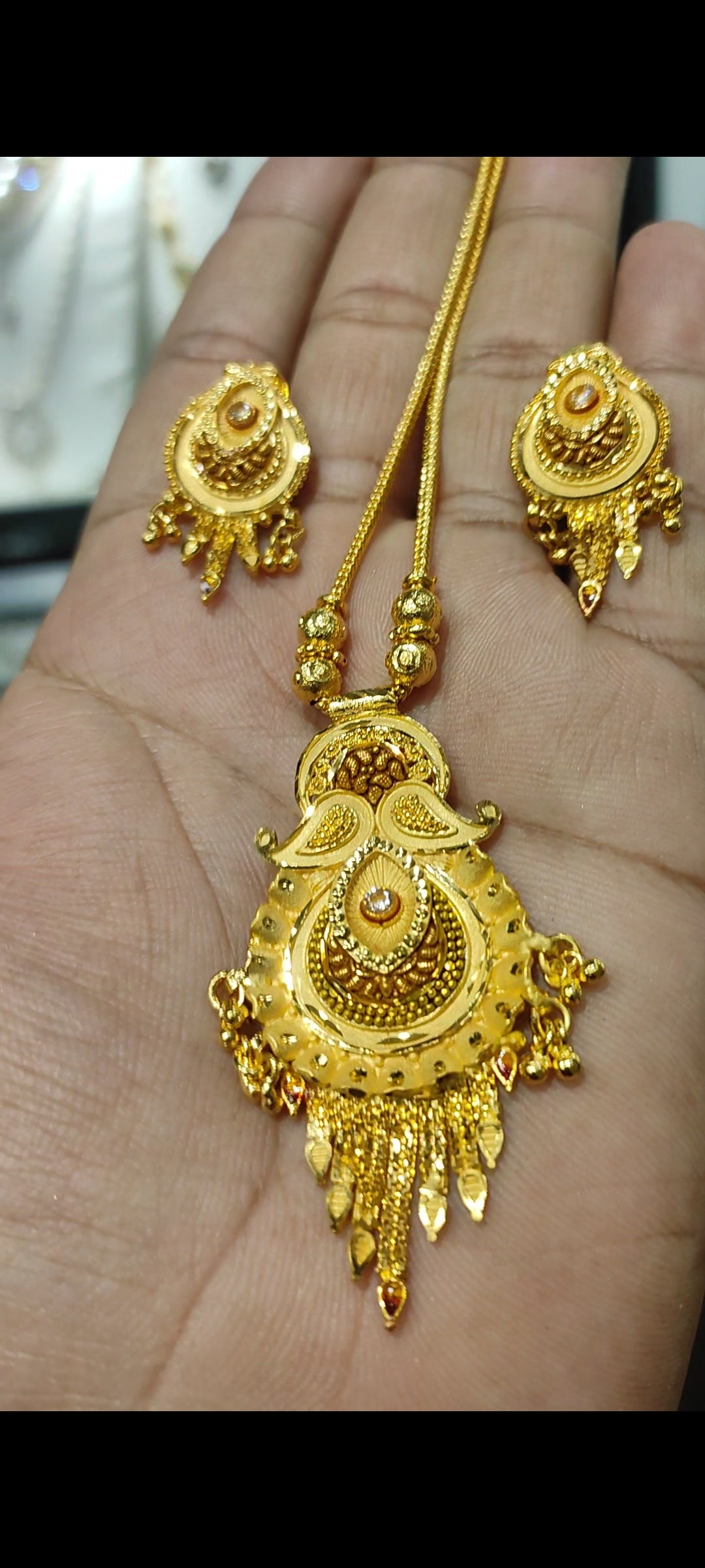 Wow Pendant set in Gold Forming by Chokerset PSGF0166