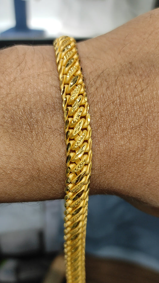 200 Milligram Gold Forming Bracelet By Chokerset WAB516