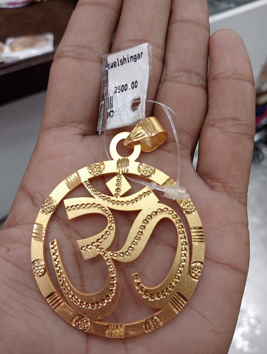 GOLD FORMING 2.5 SIZE OM PENDANT BY CHOKERSET P7654409