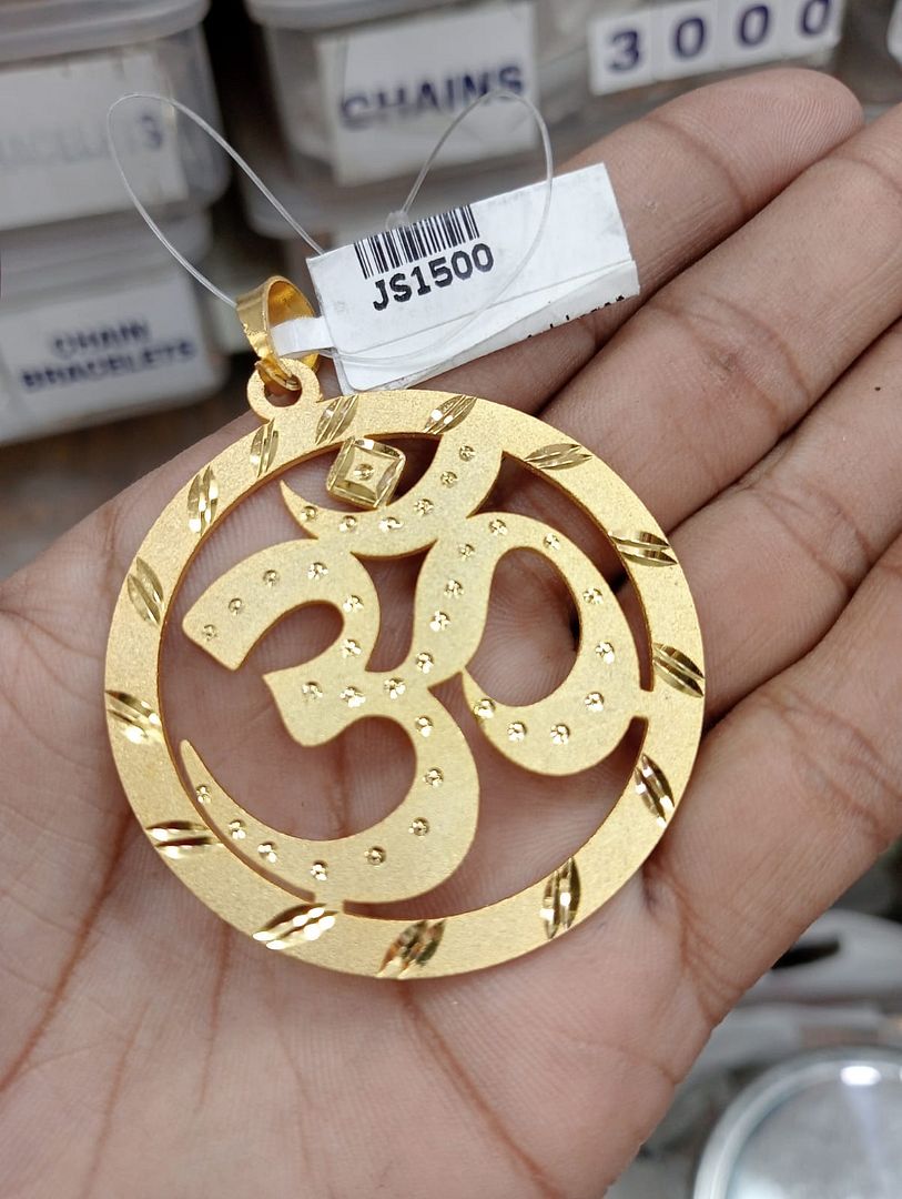 GOLD FORMING 2.5 SIZE OM PENDANT BY CHOKERSET P7654396