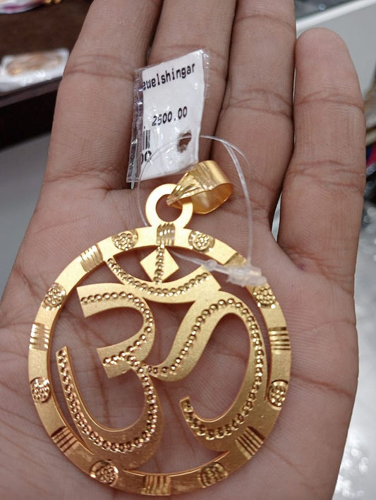 GOLD FORMING 2.5 SIZE OM PENDANT BY CHOKERSET P7654395