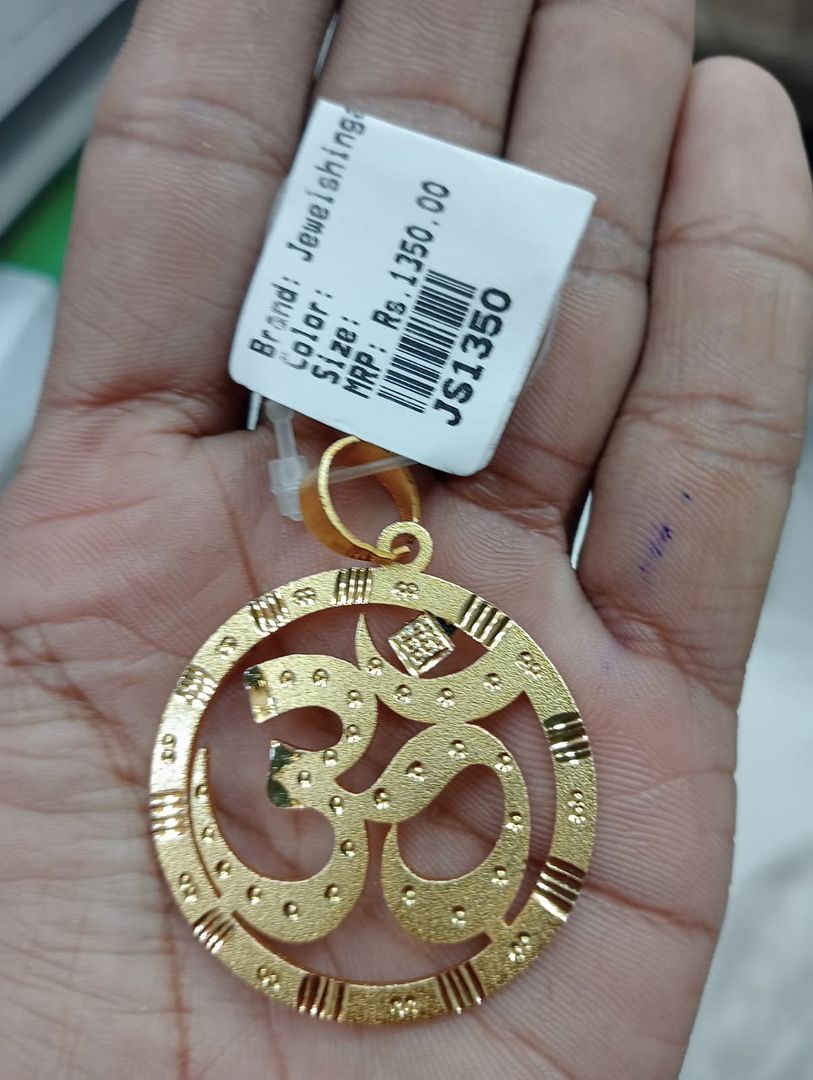 GOLD FORMING 1.5 SIZE OM PENDANT BY CHOKERSET P7654430